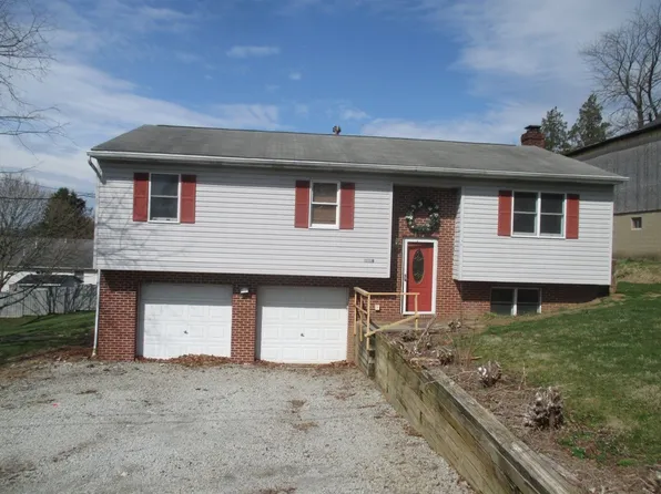 3419 Glenwood Dr, Lower Burrell, PA 15068