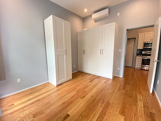 Rented by The InHouse Group | media 2