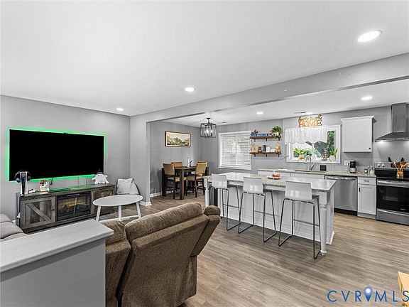 5th image of 9109 Crystalwood Ln