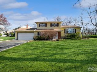 2 Sherwood Rd, Edison, NJ 08820
