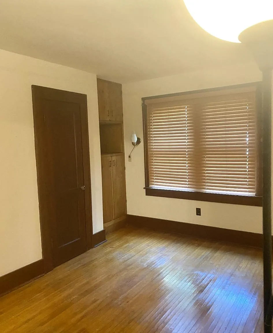 102 S Garth Ave — Photo 2