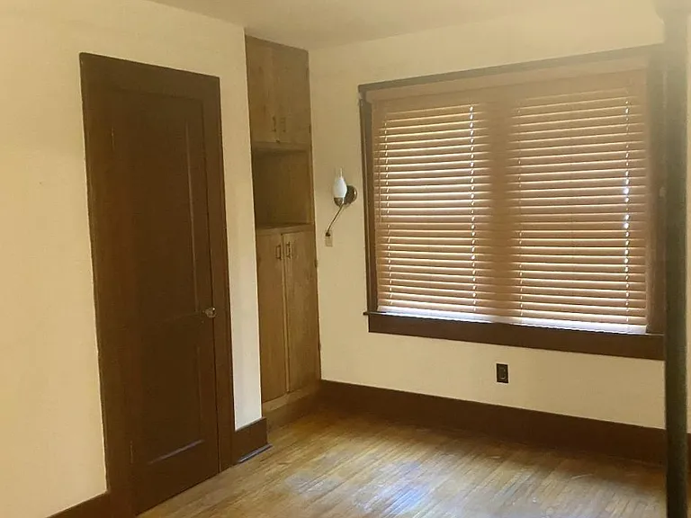102 S Garth Ave — Photo 2