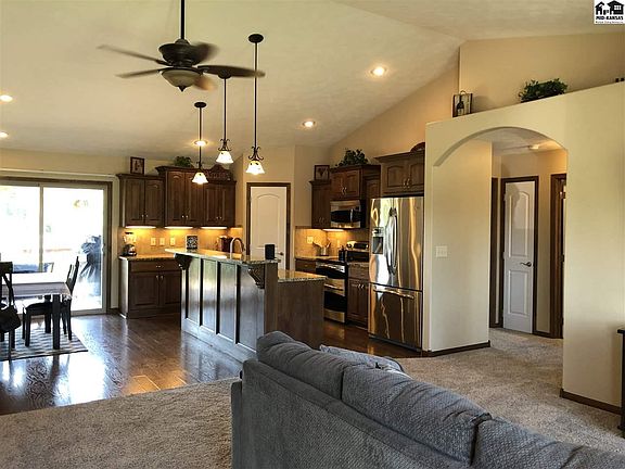 5th image of 709 W 32nd Ave