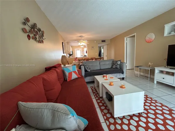 4800 Hillcrest Ln APT 103, Hollywood, FL 33021