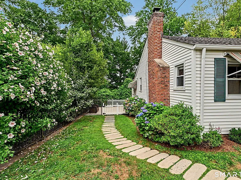4 Highview Ave #R — Photo 2
