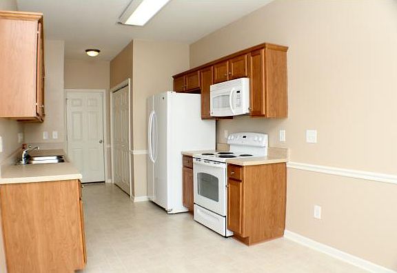 4th image of 70 Slate Ct