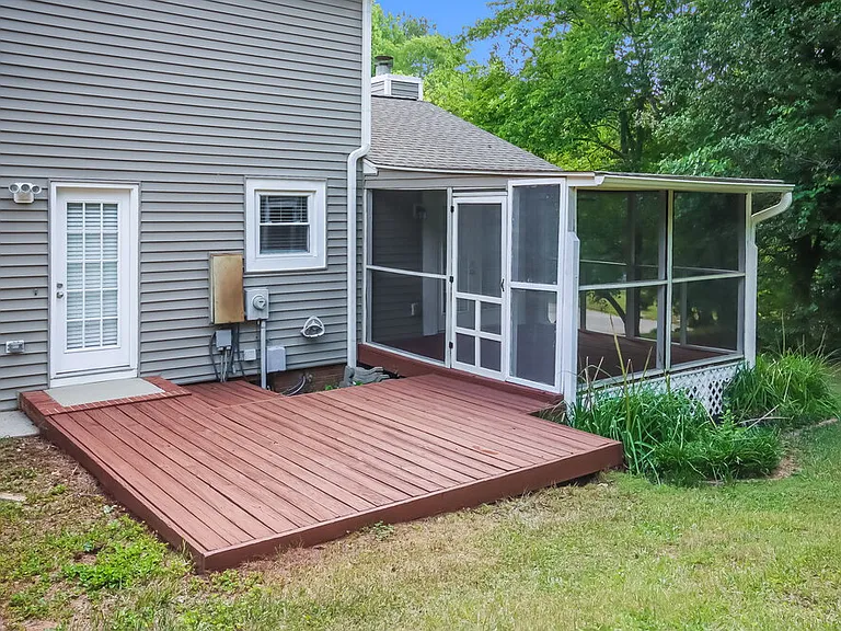 917 Oakridge Dr — Photo 17