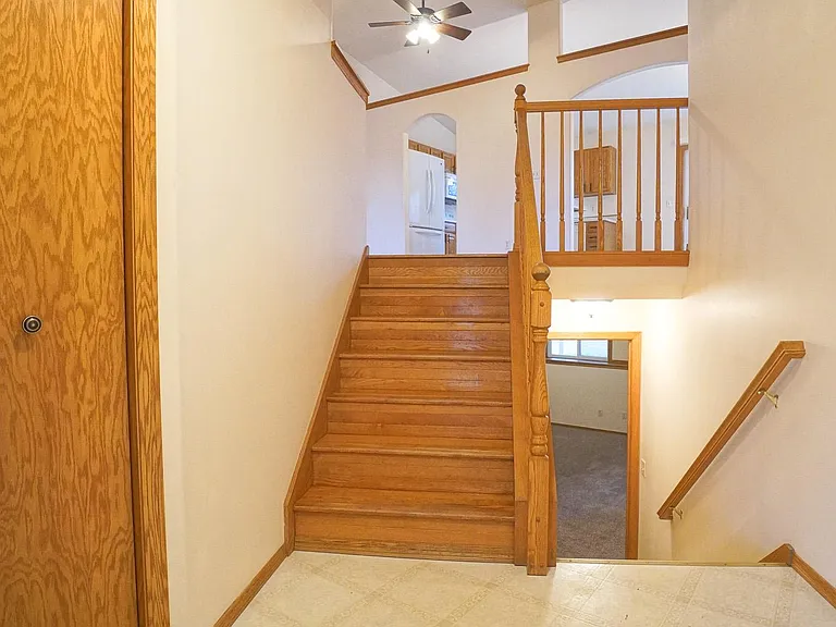 5201 S Baneberry Ave — Photo 2