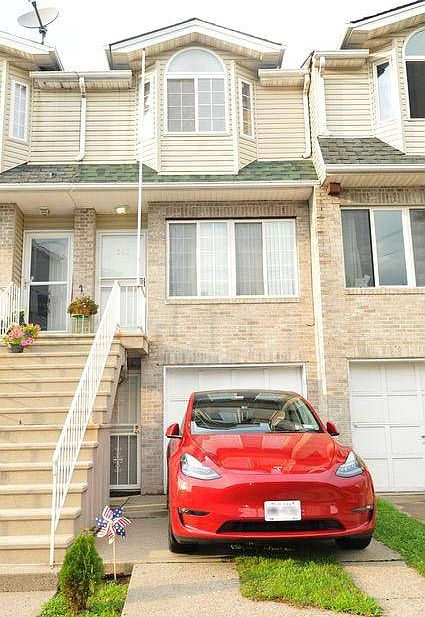 1st image of 262 Edgewater St #2