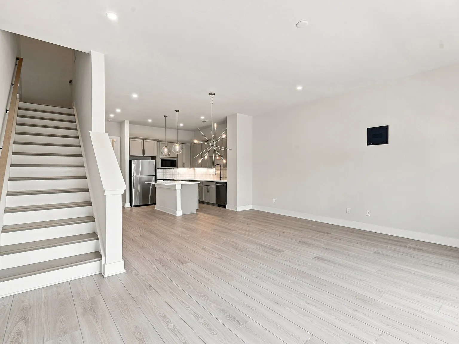 4 bed, 2092 sqft, $3,800 — Photo 4