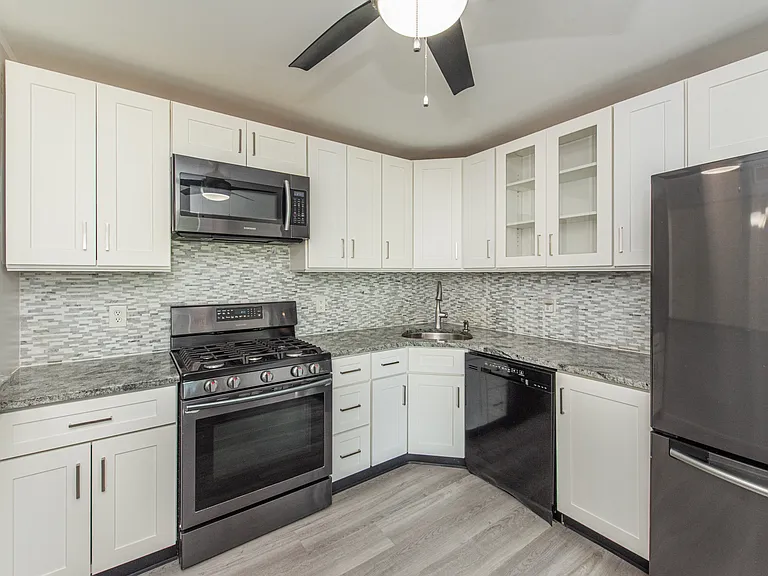 132 Robertson Way — Photo 2