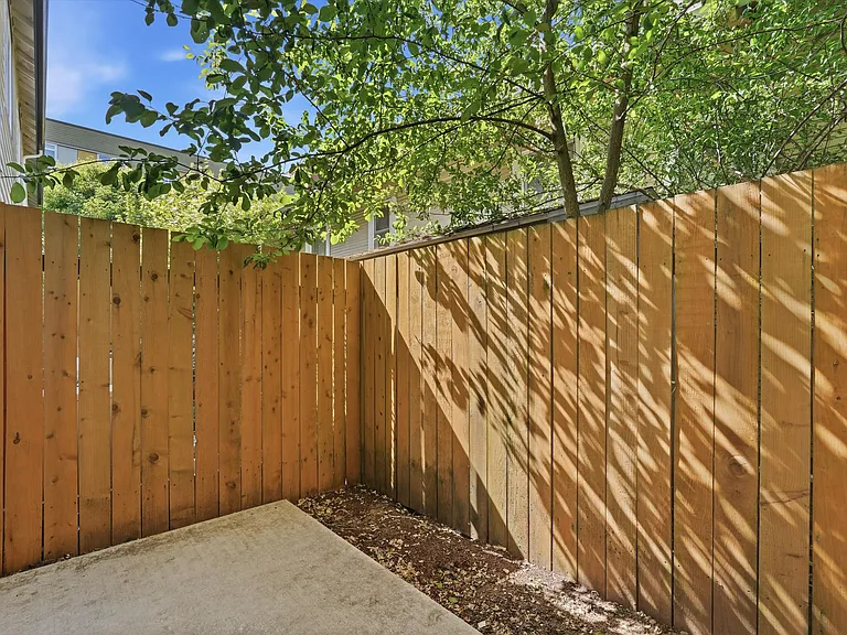 5221 N Maryland Ave — Photo 23