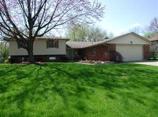 5585 Oak Valley Rd, Dayton, OH 45440