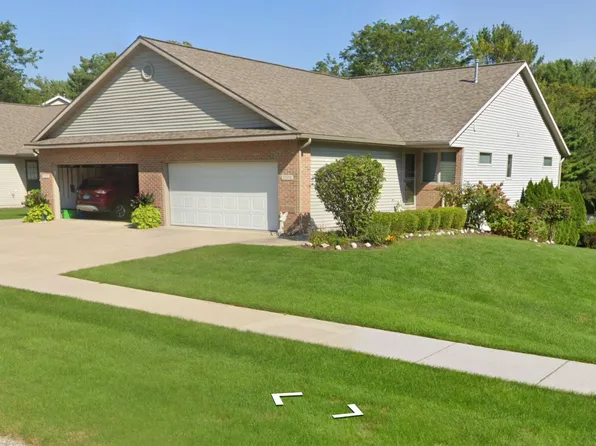 17570 Park Place Cir, Spring Lake, MI 49456