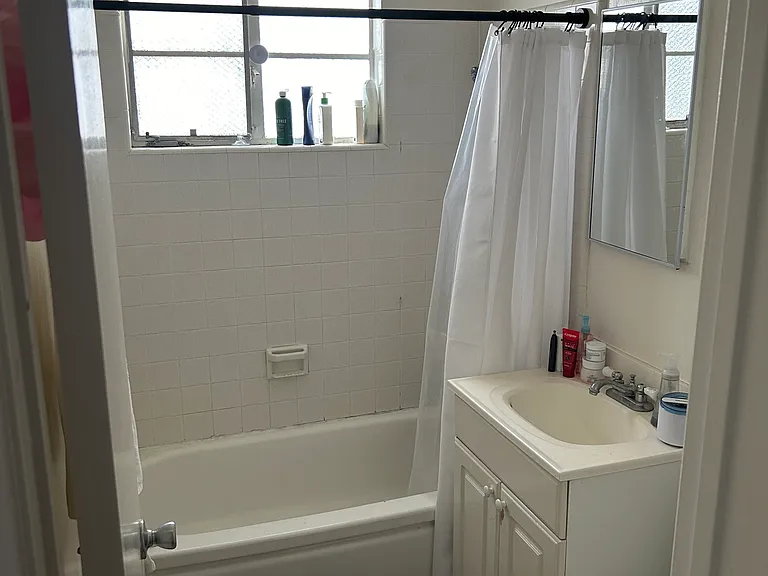 908 4th St #18 — Photo 7