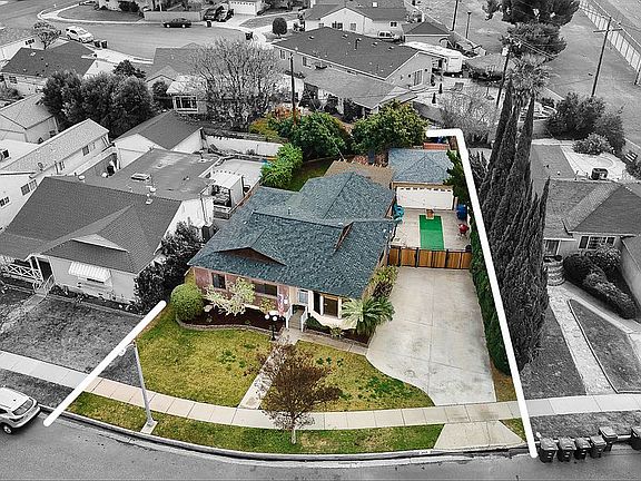 2nd image of 4916 Mamie Ave