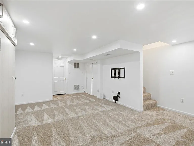 1008 Bashford Ln — Photo 28