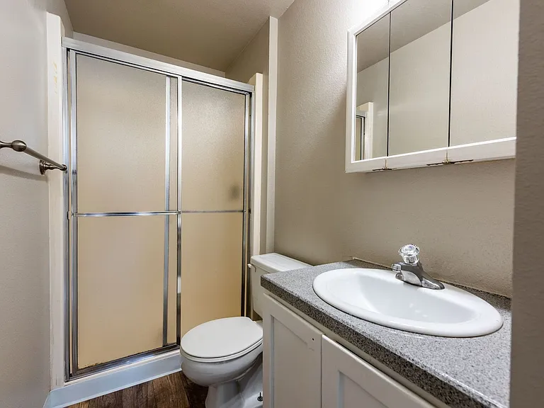 Cross Creek Apartments — Photo 14