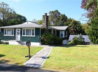 24 Lorenz Dr, Valhalla, NY 10595