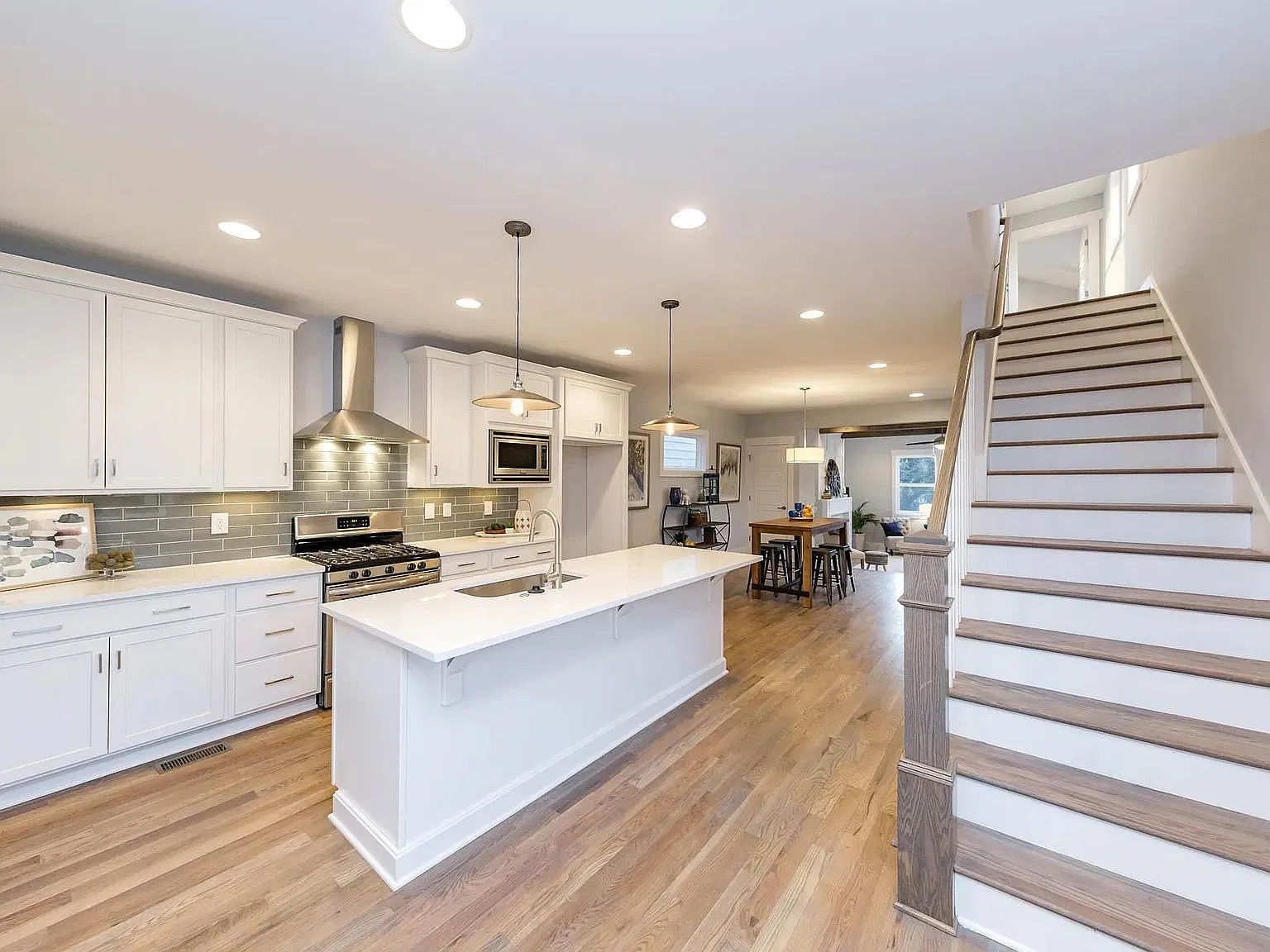 3 bed, 2.5 bath, 2156 sqft, $3,600 — Photo 3