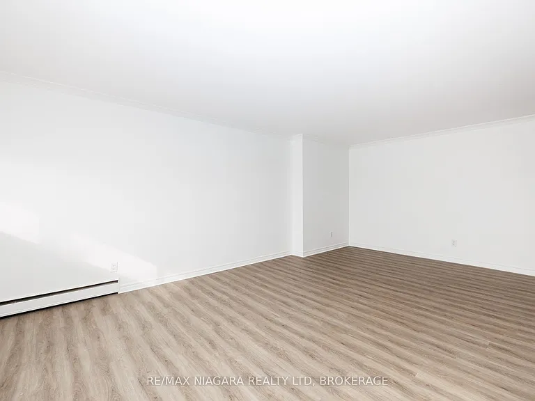 14 Norris Pl #404 — Photo 8