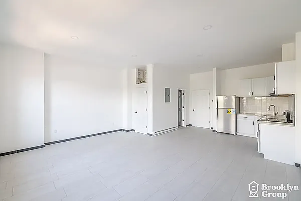 610 East 16th Street — Photo 2