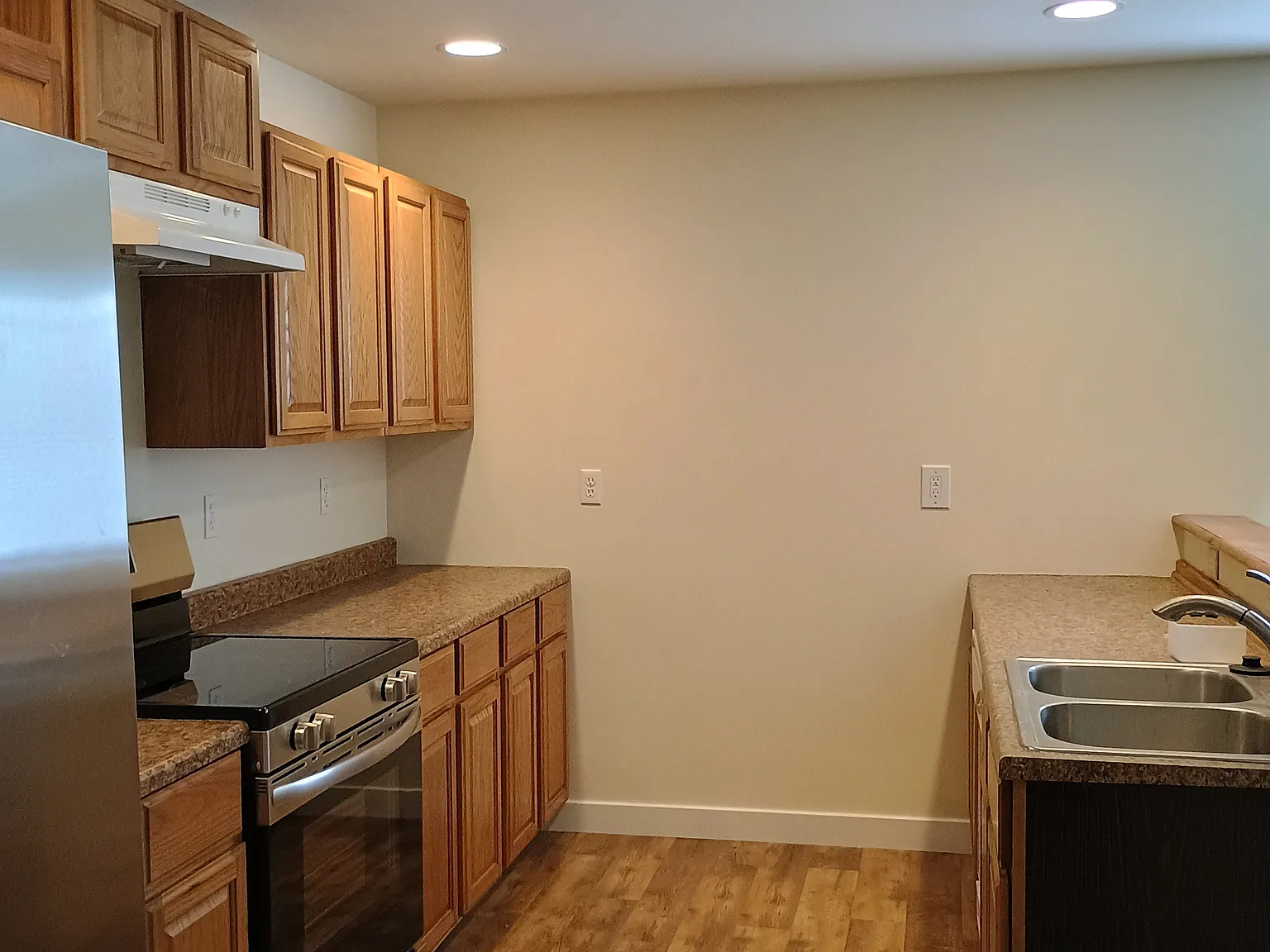 3 bed, 2.5 bath, 1442 sqft, $2,400 — Photo 3