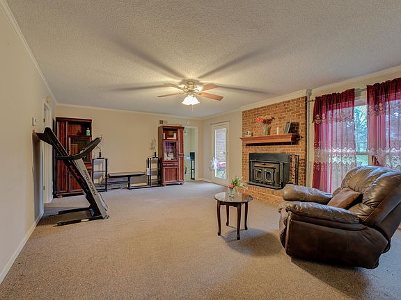 4th image of 613 Silverman Dr