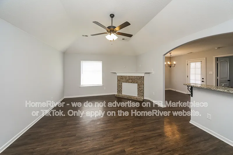 3 bed, 2.0 bath, 1725 sqft, $1,815 — Photo 2