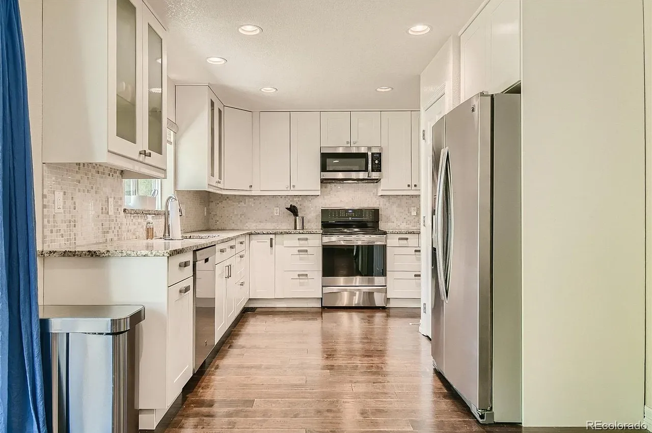 4 bed, 3450 sqft, $985 — Photo 2