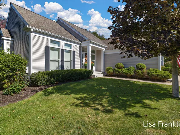 17797 Woodcreek Ln, Spring Lake, MI 49456