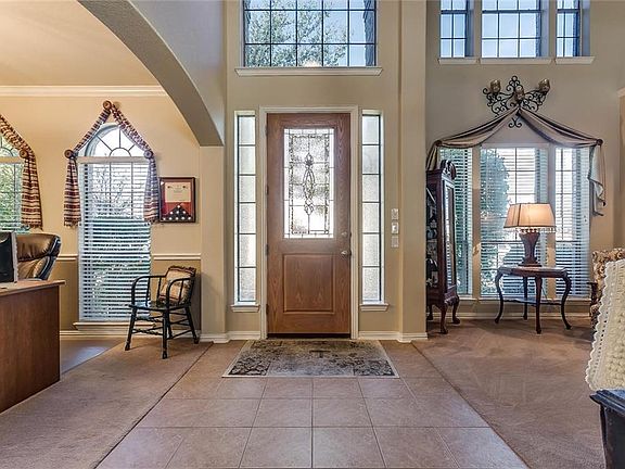2nd image of 933 Oatlands Pl