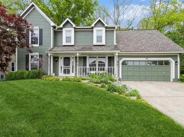 129 NE Wood Glen Ln, Lees Summit, MO 64064