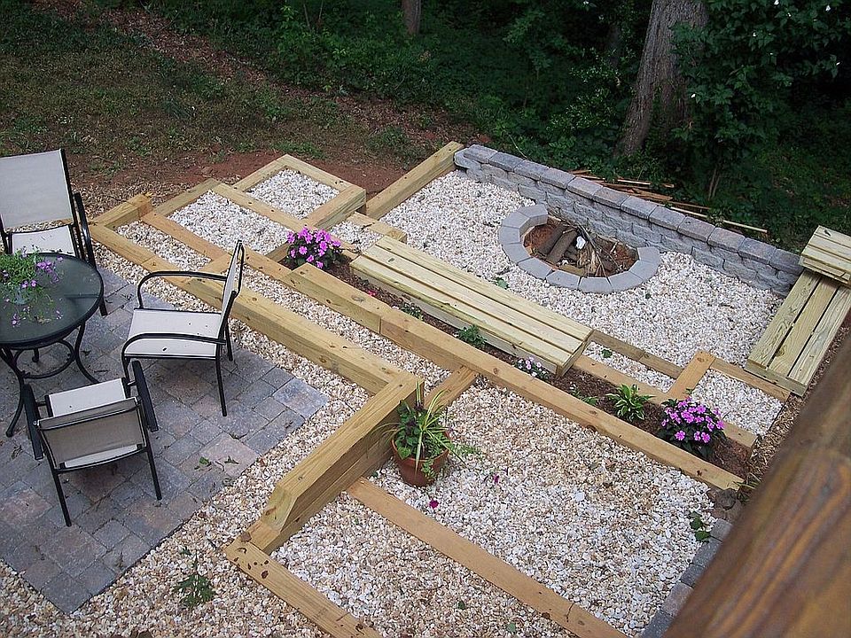backyard patio w firepit