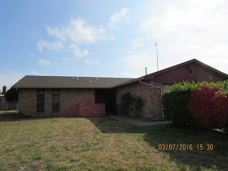 7008 NW Kingsbury Ave — Photo 1
