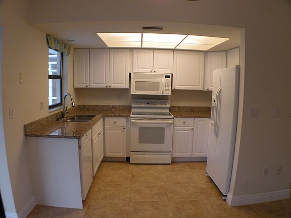 3rd image of 4468 Larkspur Ct