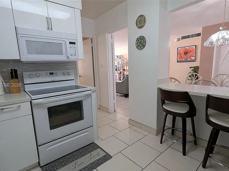 5161 Collins Ave #602 — Photo 9