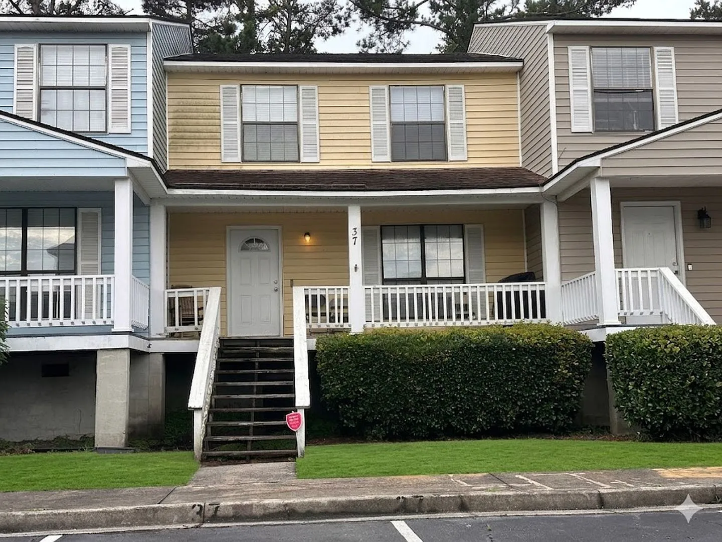 Rate Drop Alert (Was $1625/Month) And Move-In Special: $500 Off 1st Month's Rent — Photo 2