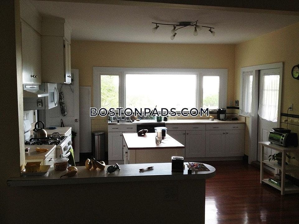 2nd image of 20 Main St #3