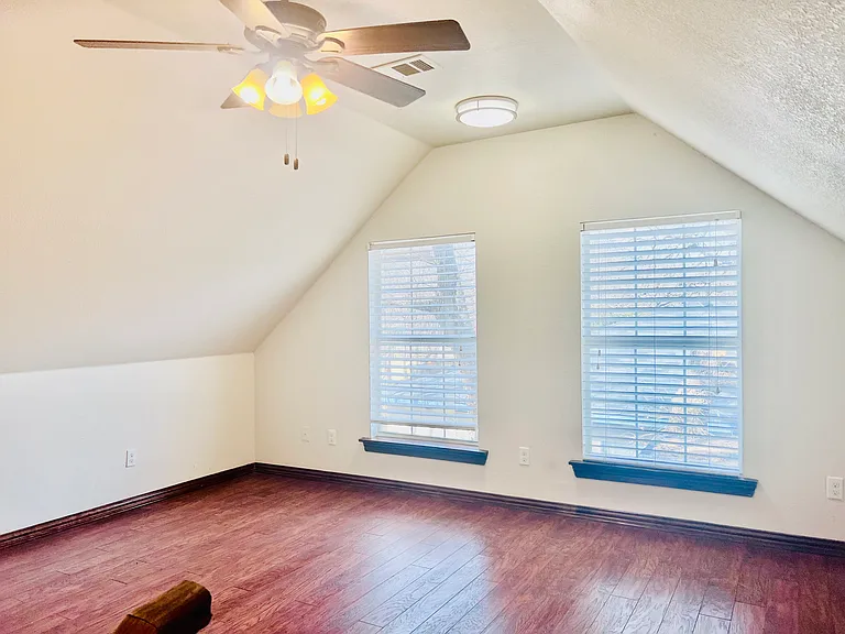 5429 Prince Dr — Photo 17
