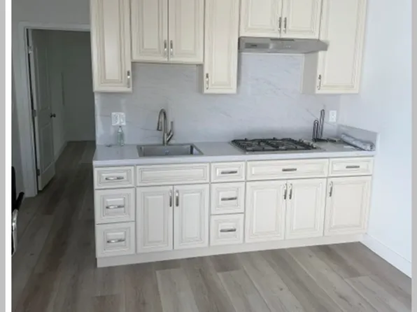 112 S Bel Aire Dr #101, Burbank, CA 91501