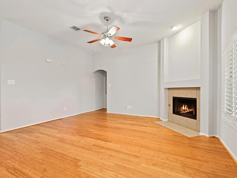 1534 Sleepy Hollow Dr — Photo 5