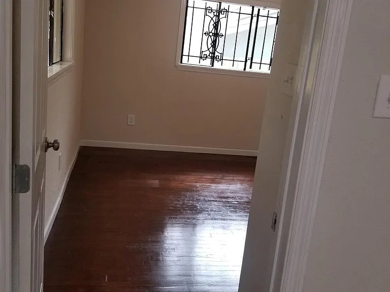6830 Greenhurst St — Photo 25