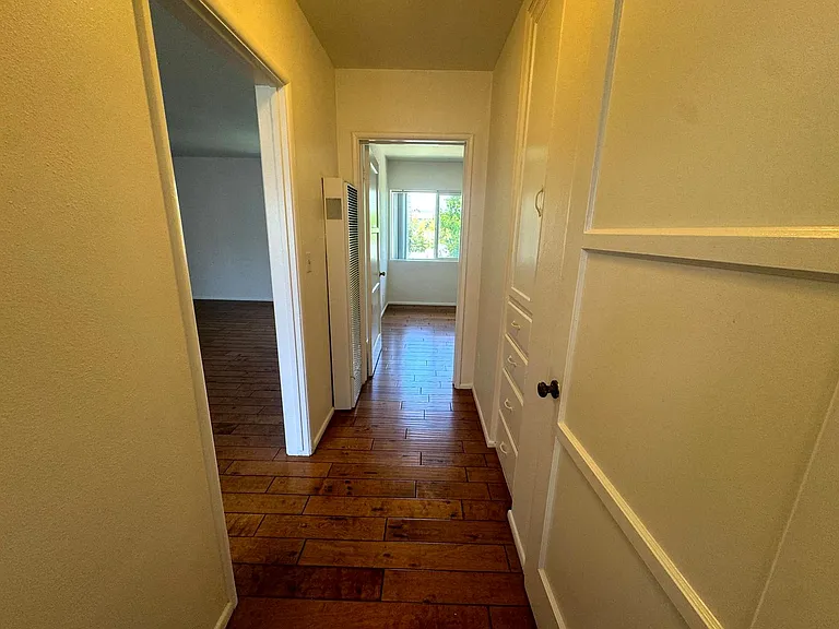 1935 Cloverfield Blvd — Photo 31