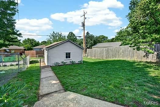 2nd image of 5732 Winona Ave