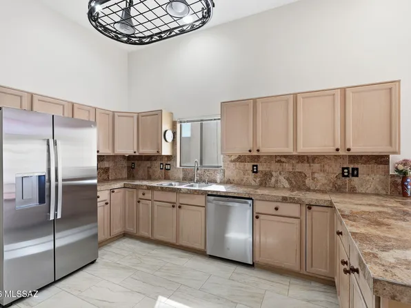 3412 S Waterfall Dr, Green Valley, AZ 85614