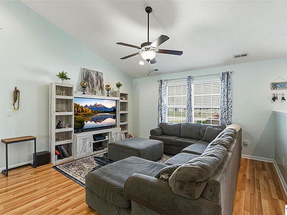 5th image of 209 Kathie Ct