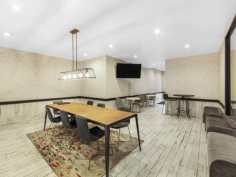 709 Hart St #2G — Photo 16