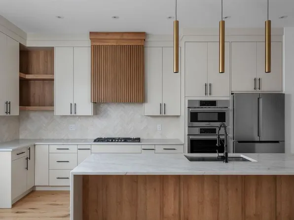 2229 E 36th St SW, Calgary, AB T3E 2Y9