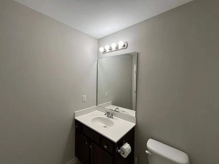 310 Princess Pl — Photo 21